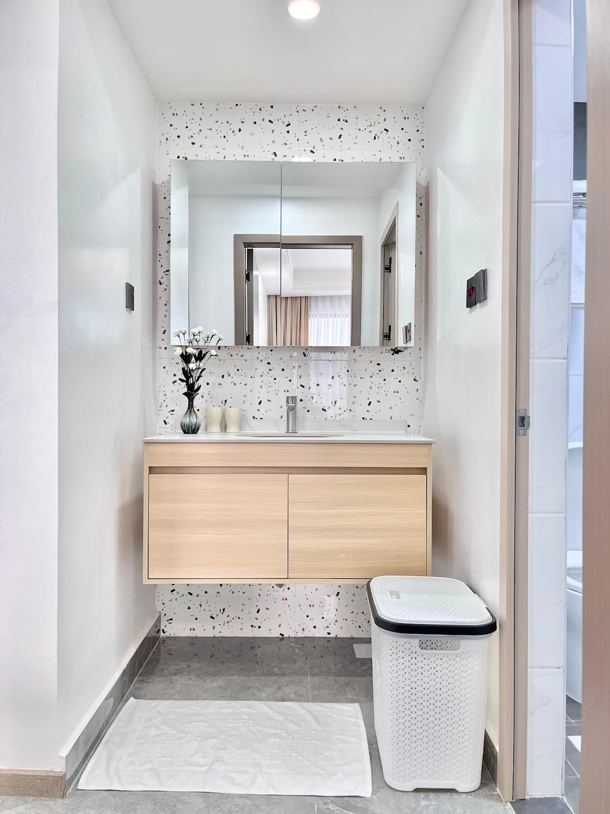 Full bathroom image 2