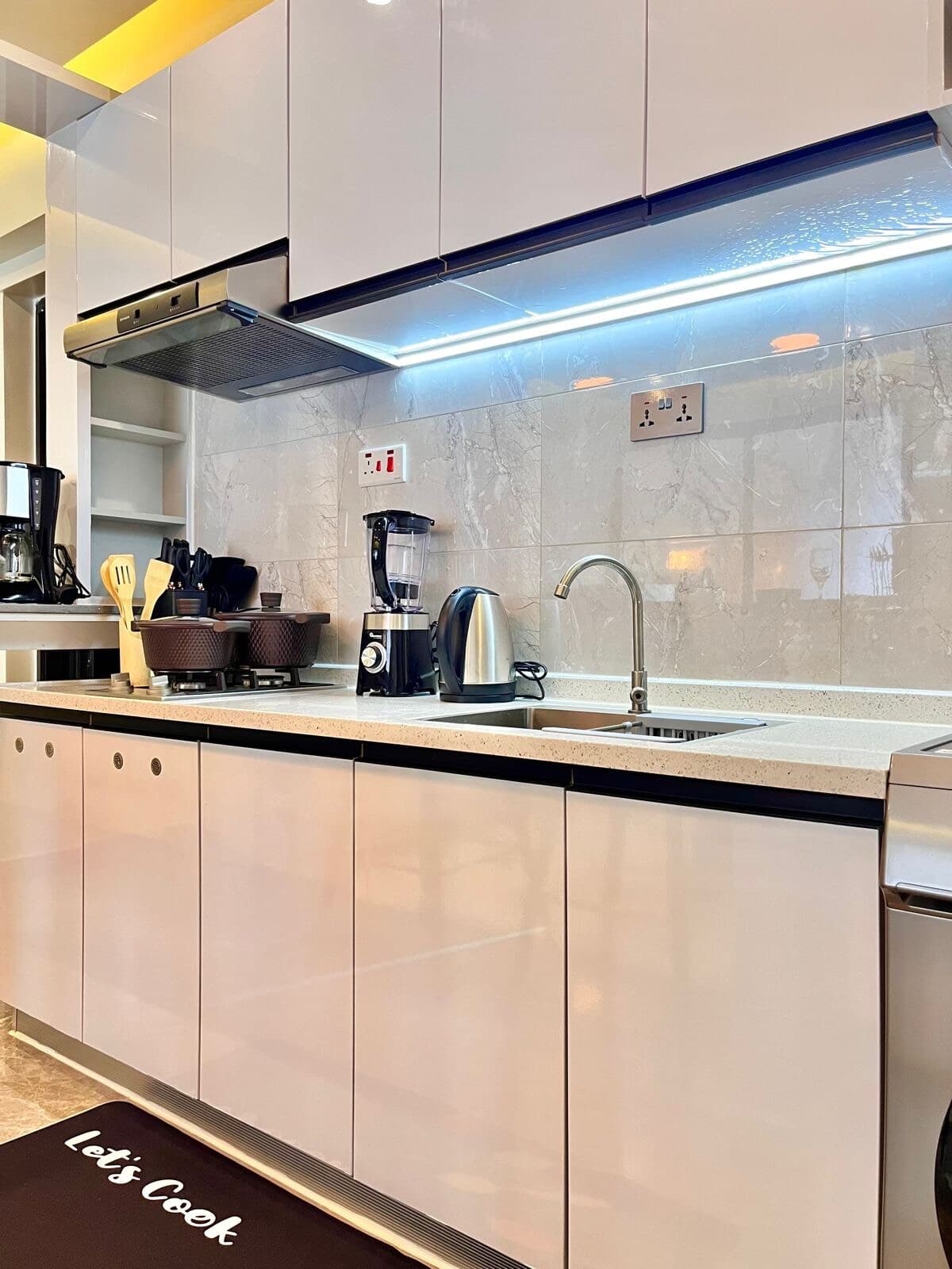 Full kitchen image 4