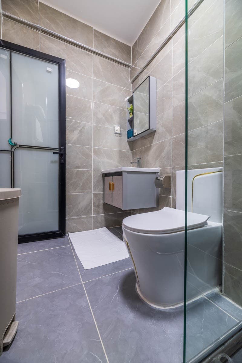 Full bathroom image 1