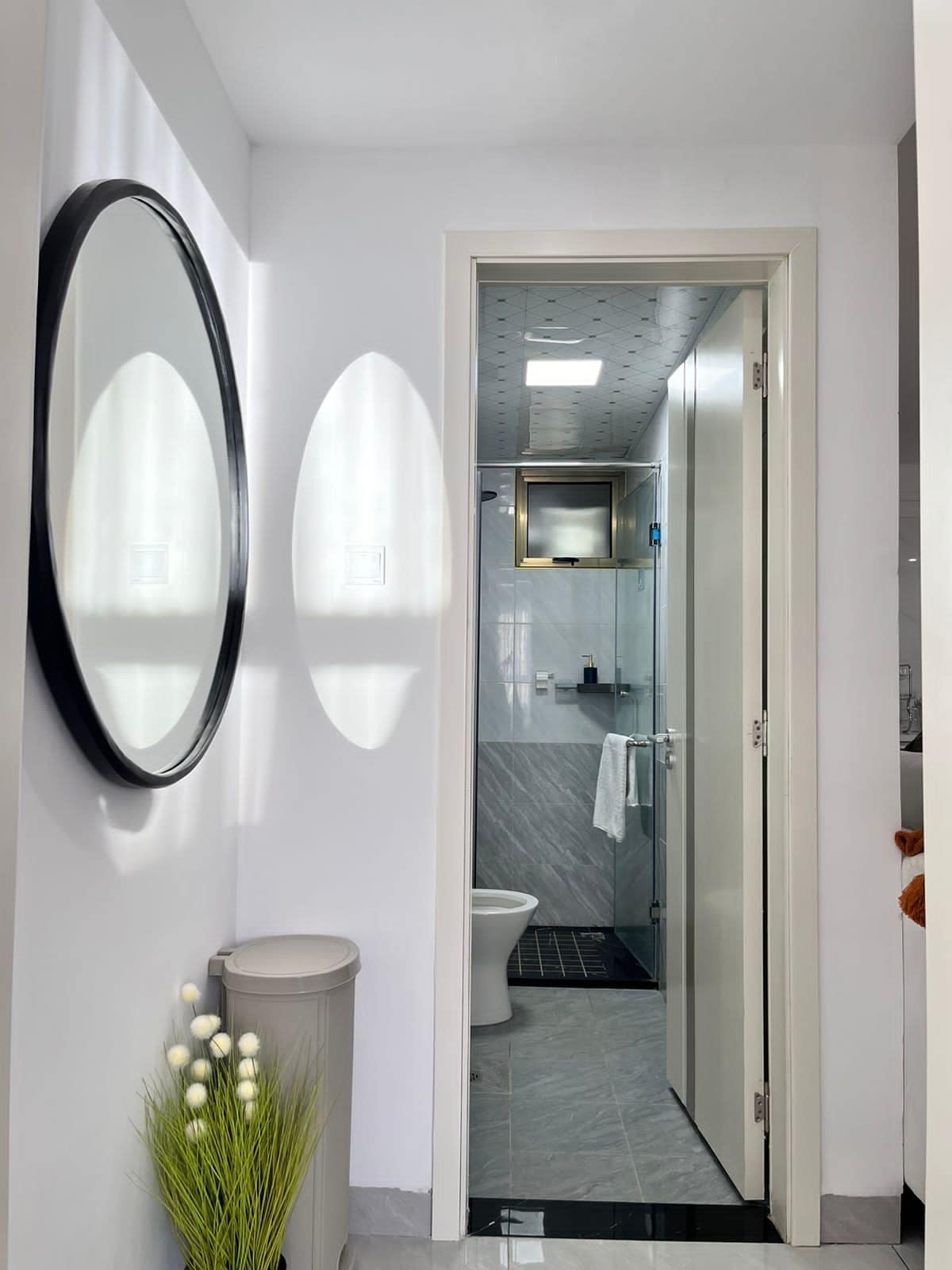 Full bathroom image 2