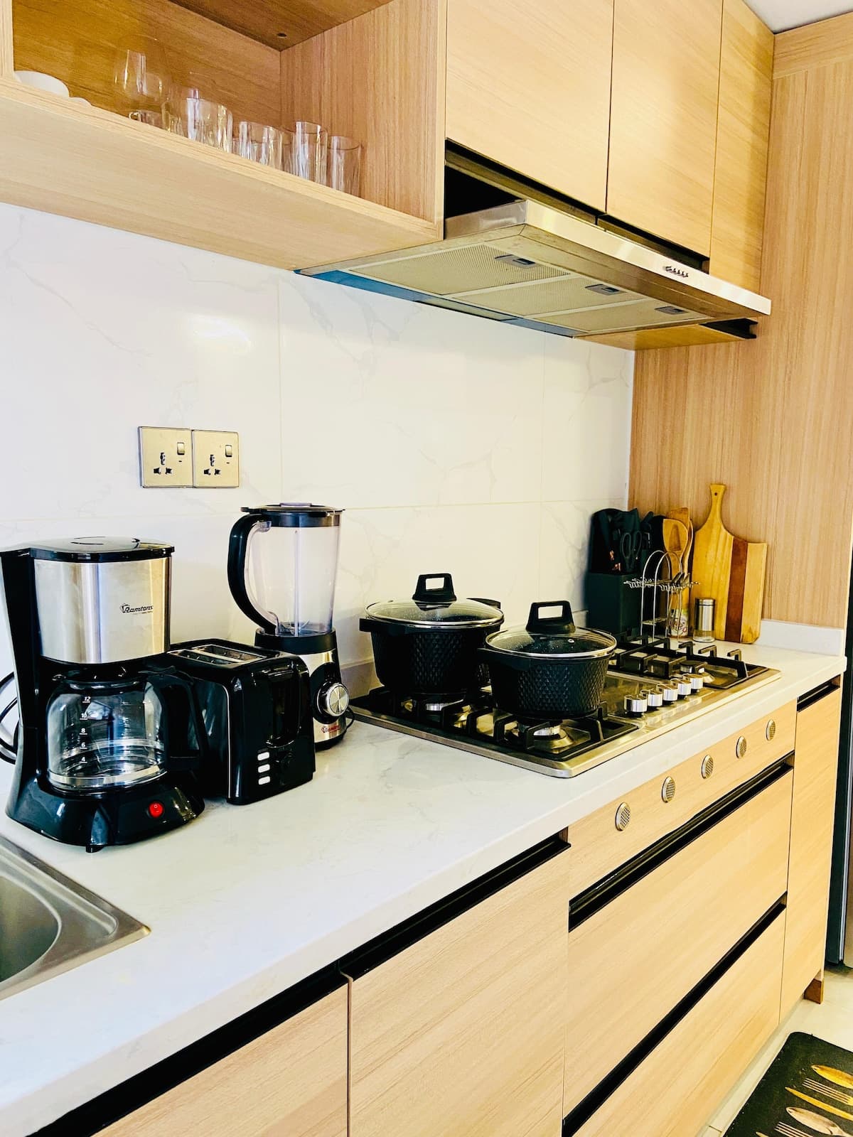 Full kitchen image 2