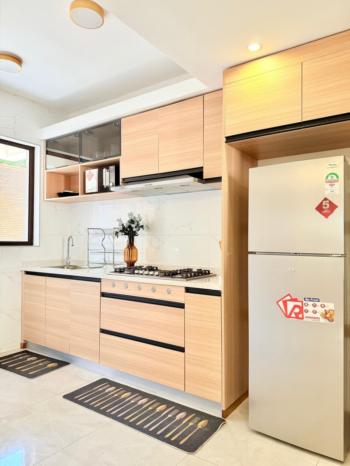 Full kitchen image 3