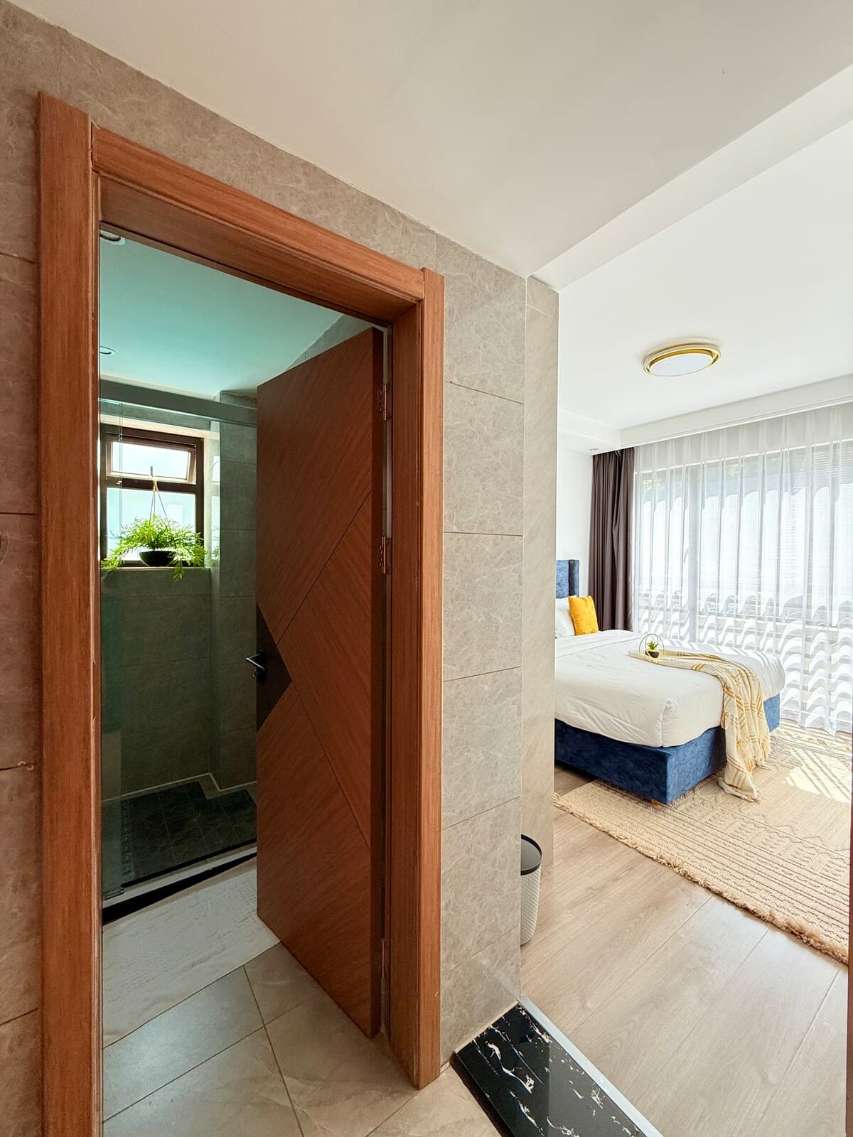 Full bathroom 1 image 2