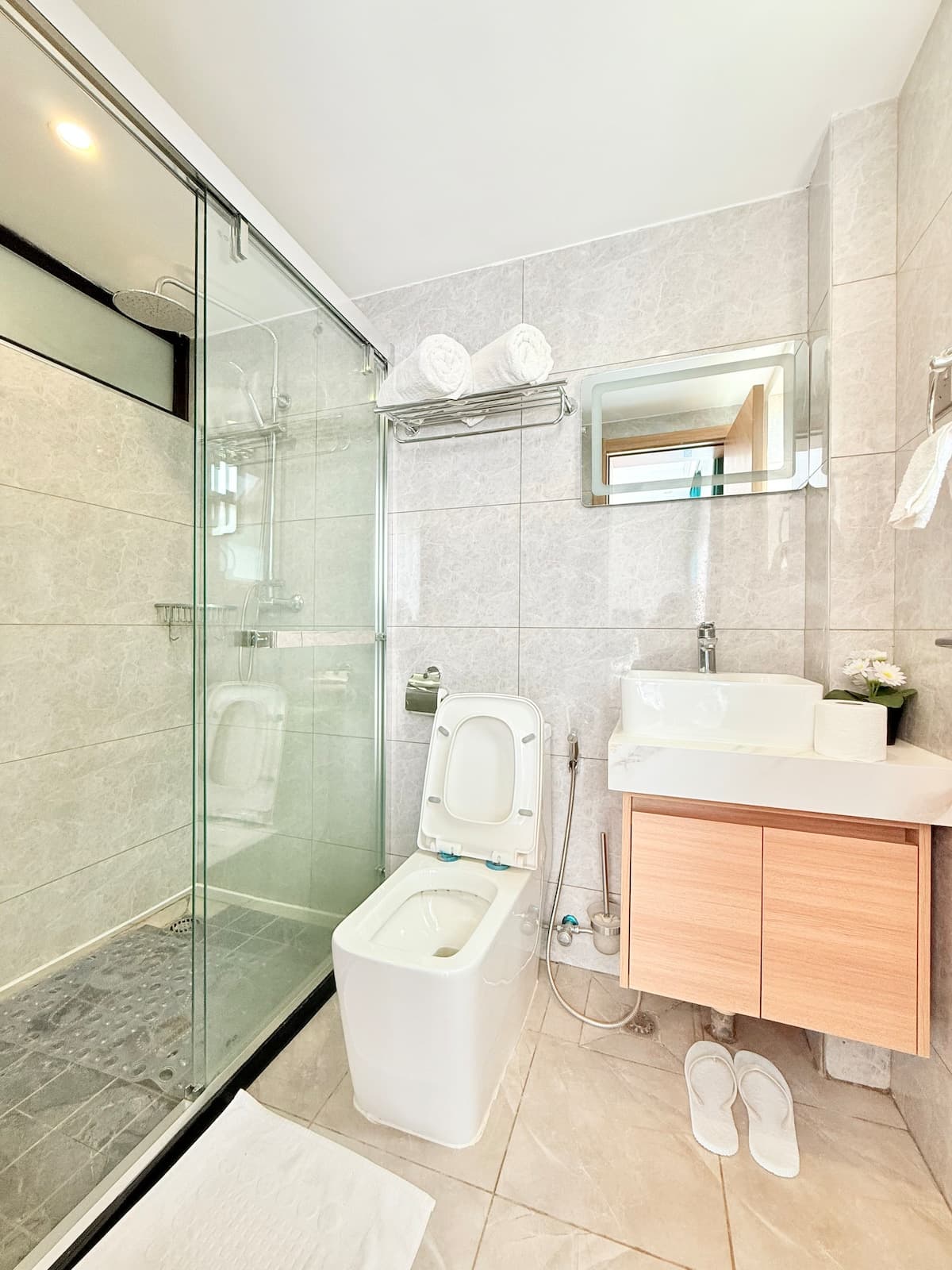 Full bathroom 3 image 1