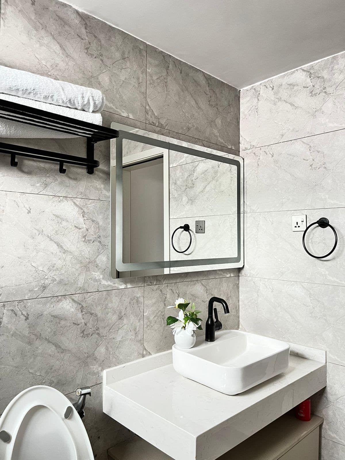 Full bathroom 1 image 1