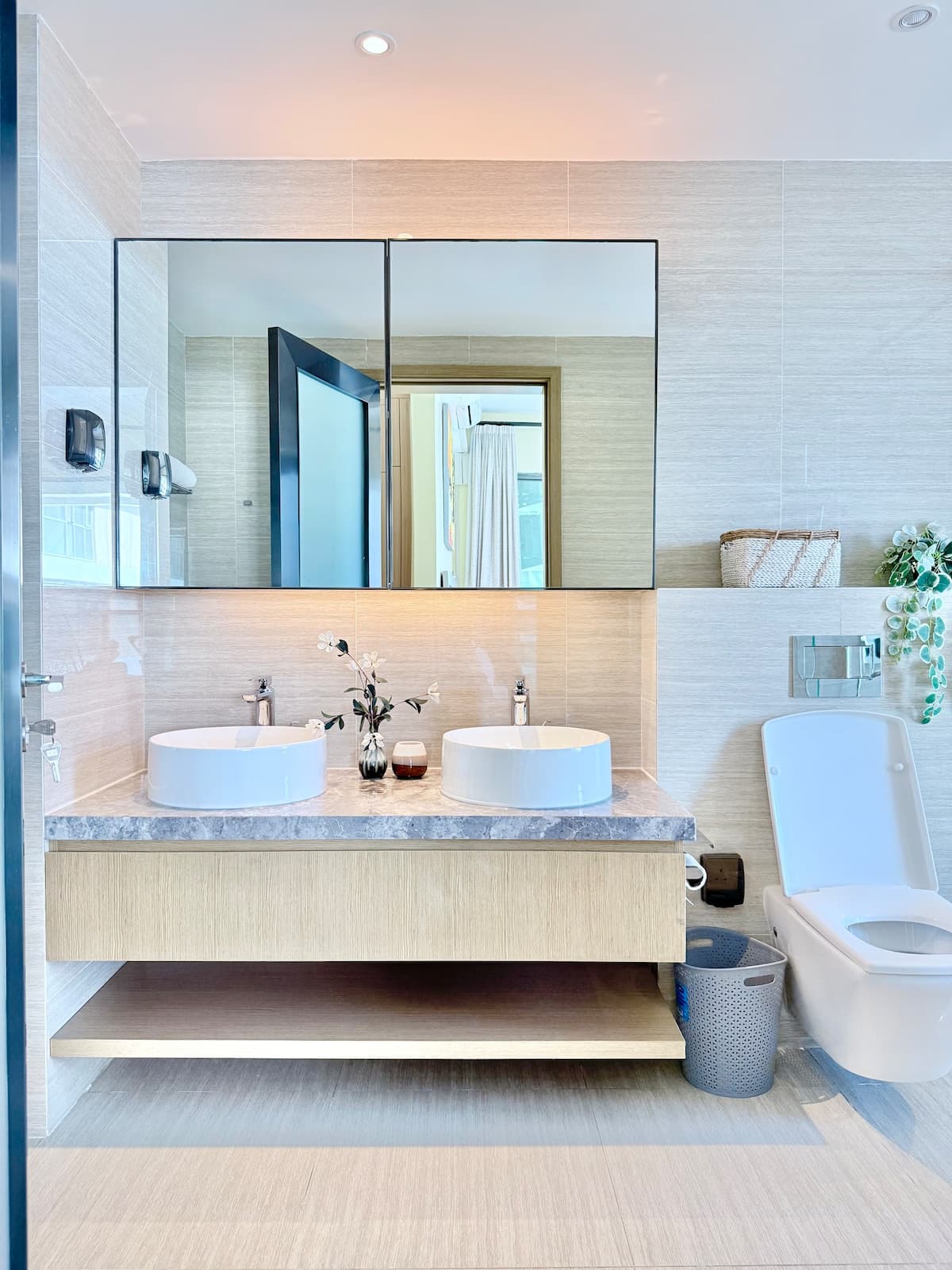 Full bathroom 1 image 3