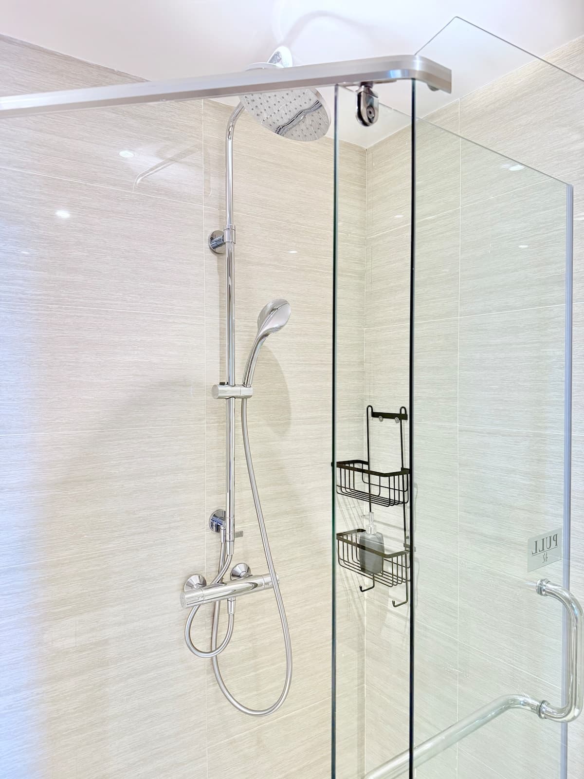 Full bathroom 1 image 4