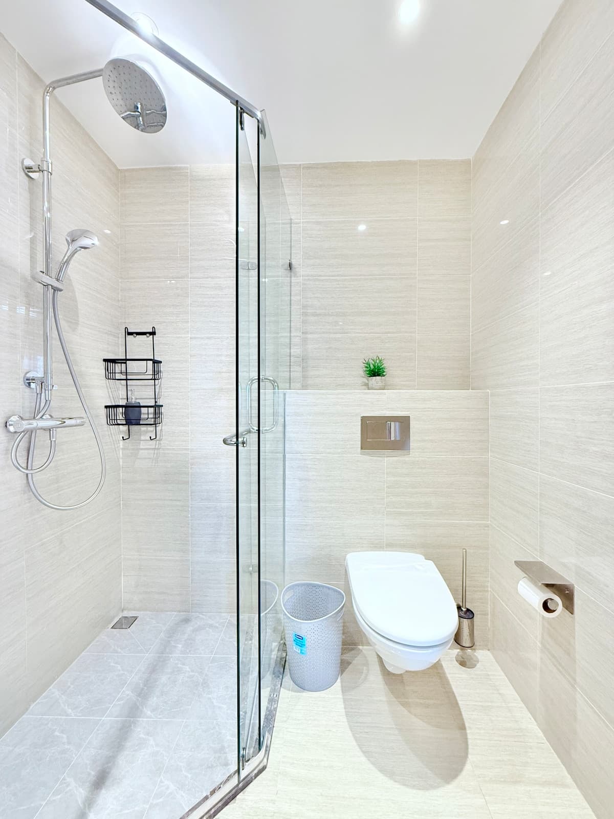 Full bathroom 1 image 6