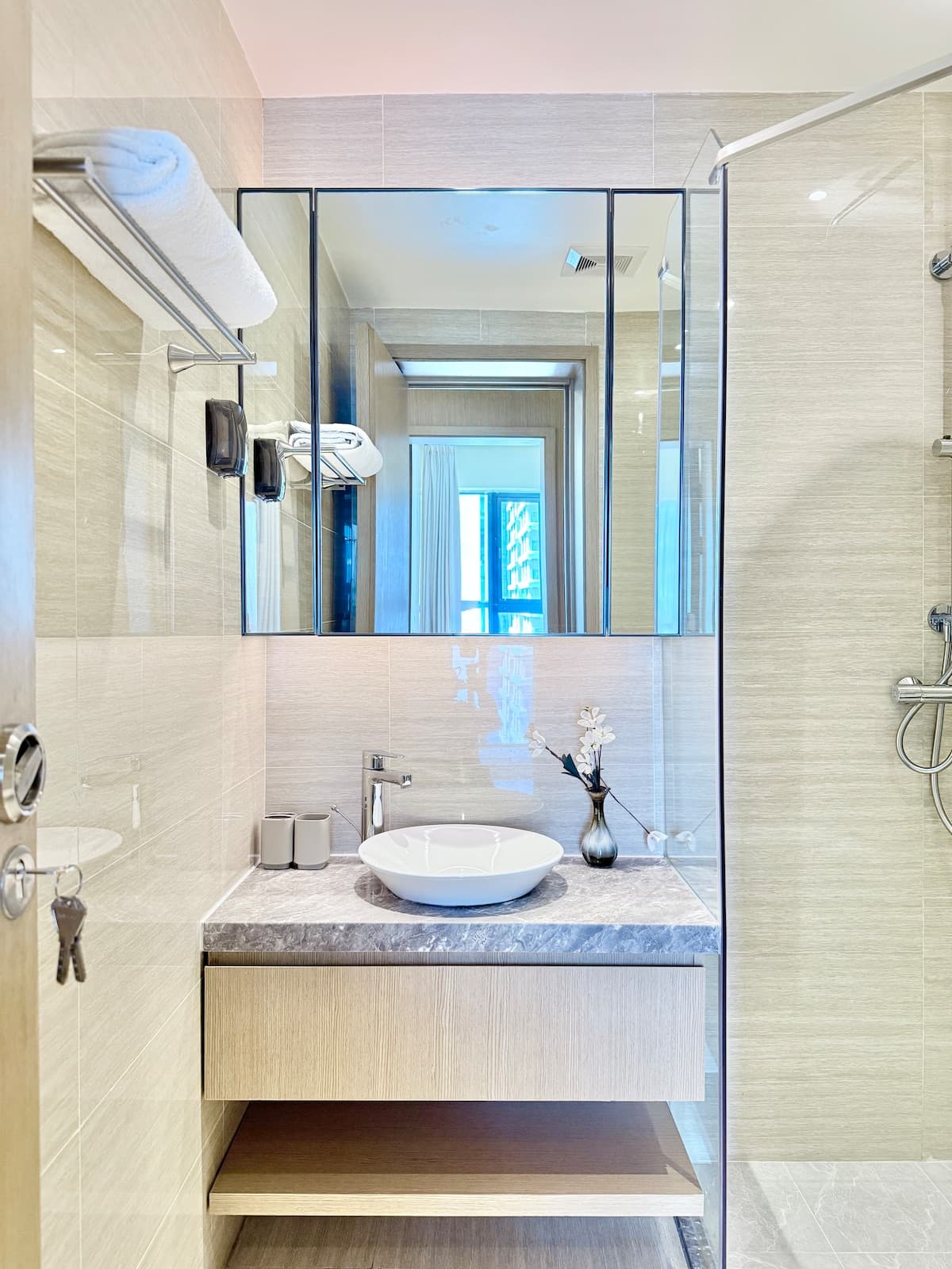 Full bathroom 1 image 7