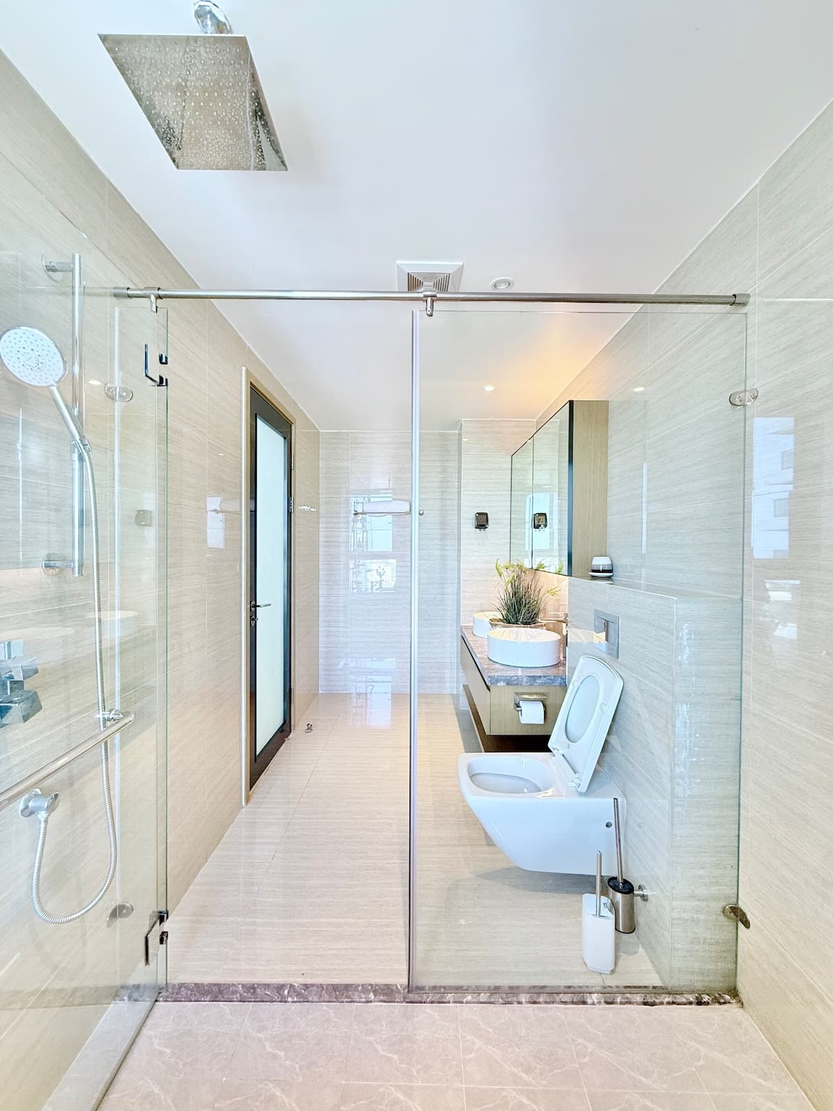 Full bathroom 2 image 4