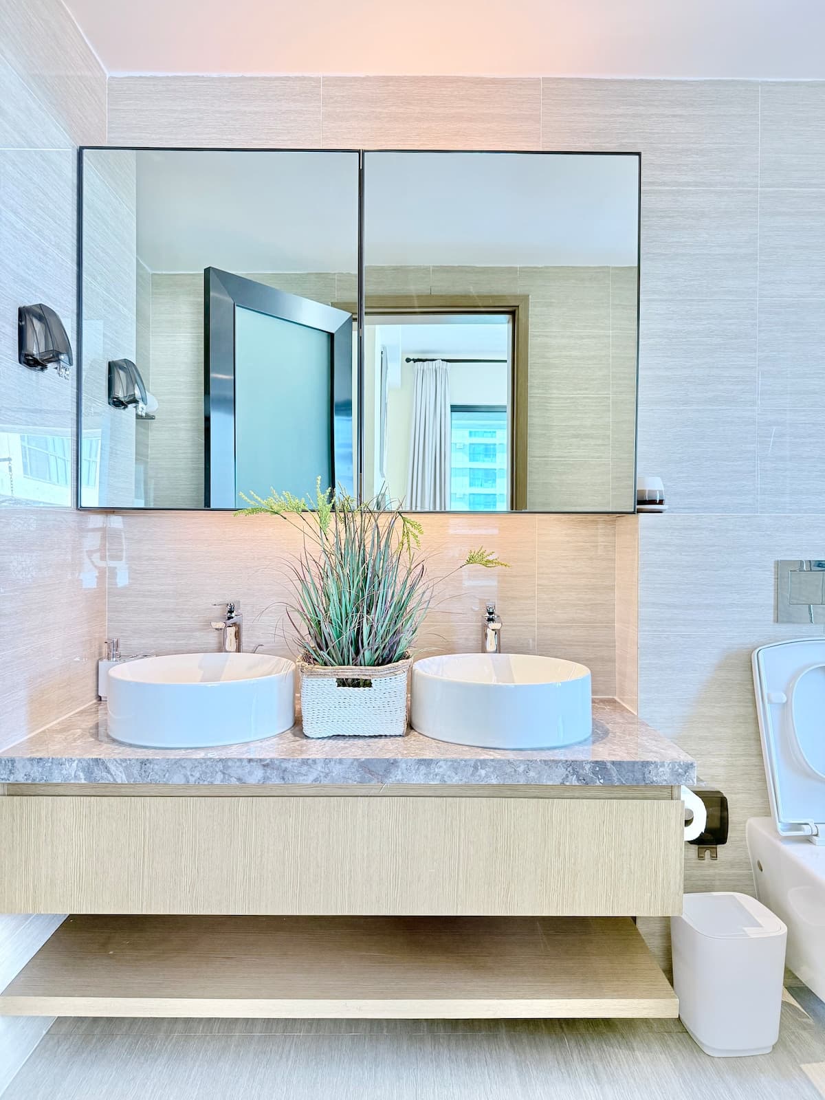 Full bathroom 2 image 5