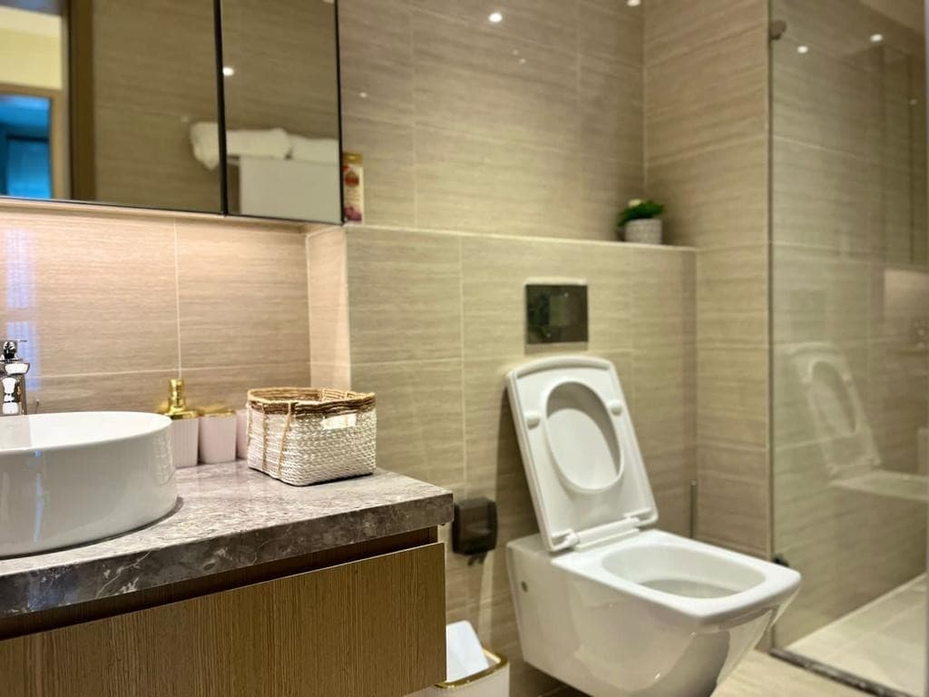 Full bathroom image 2