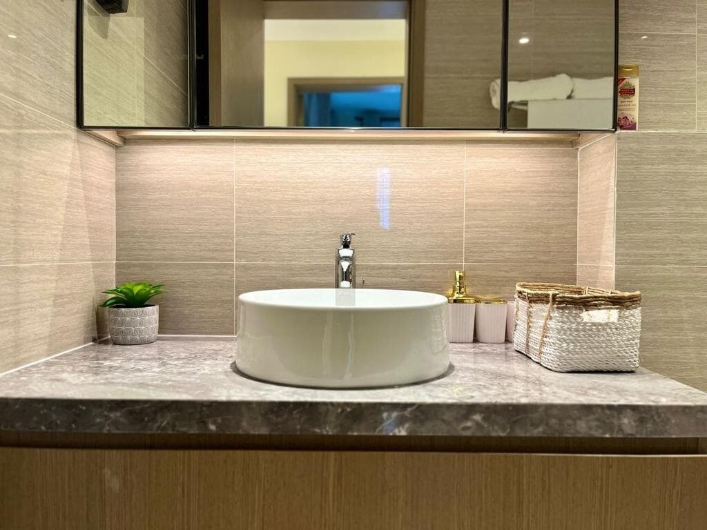 Full bathroom image 3