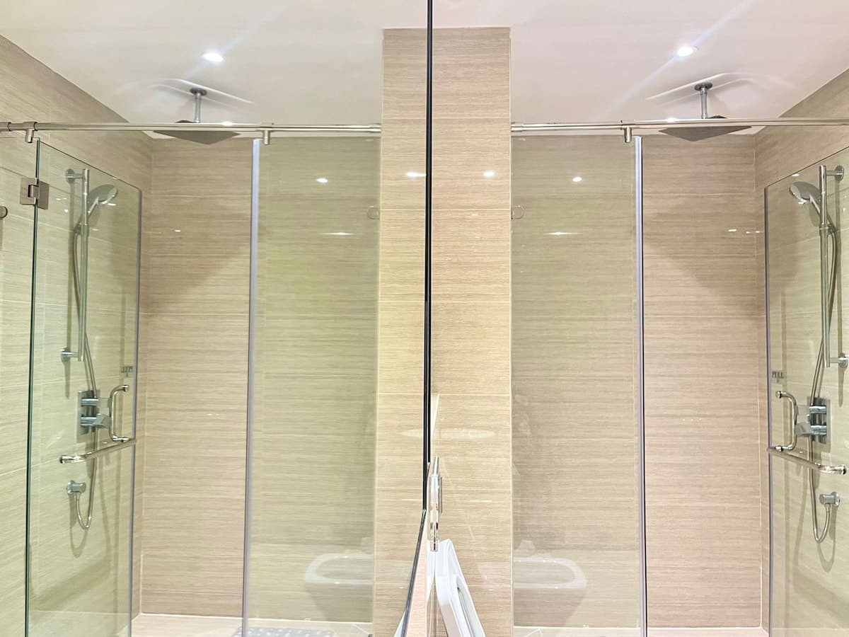 Full bathroom image 4