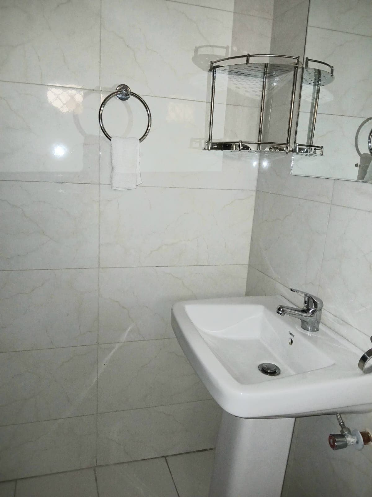 Full bathroom 2 image 1