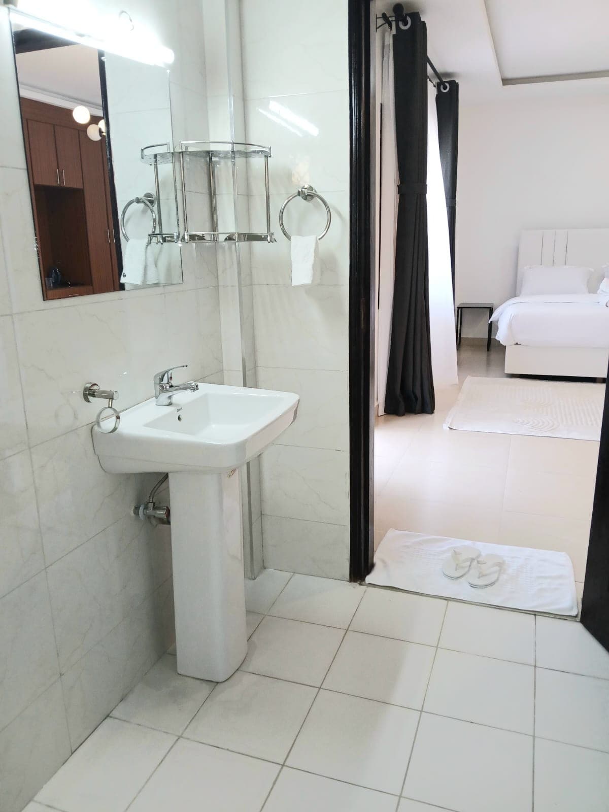 Full bathroom 3 image 1