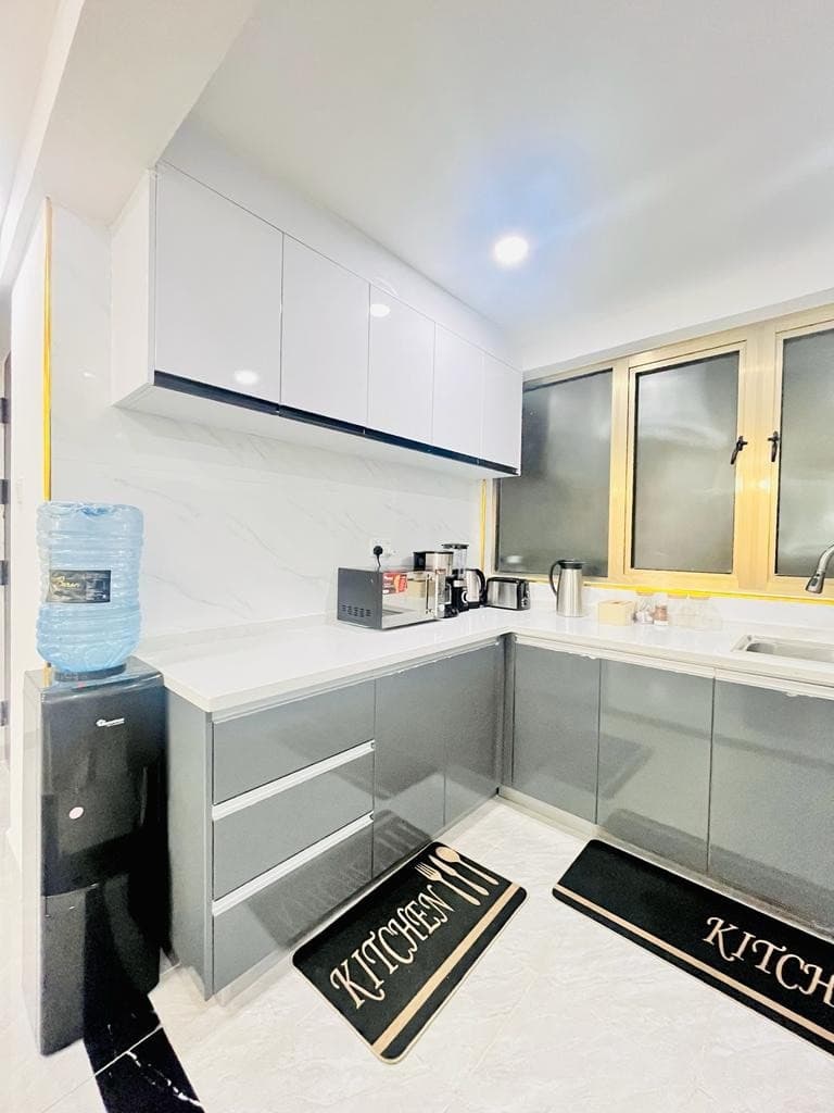 Full kitchen image 1