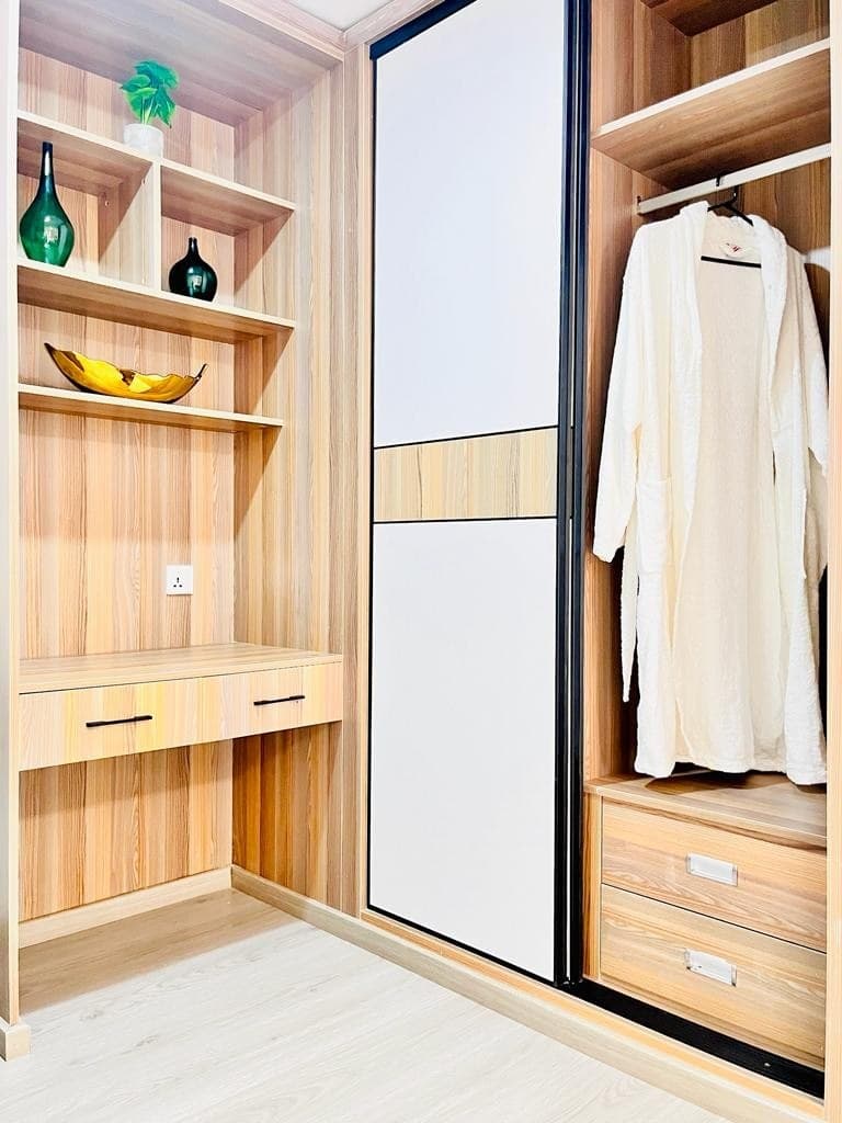 Full kitchen image 2