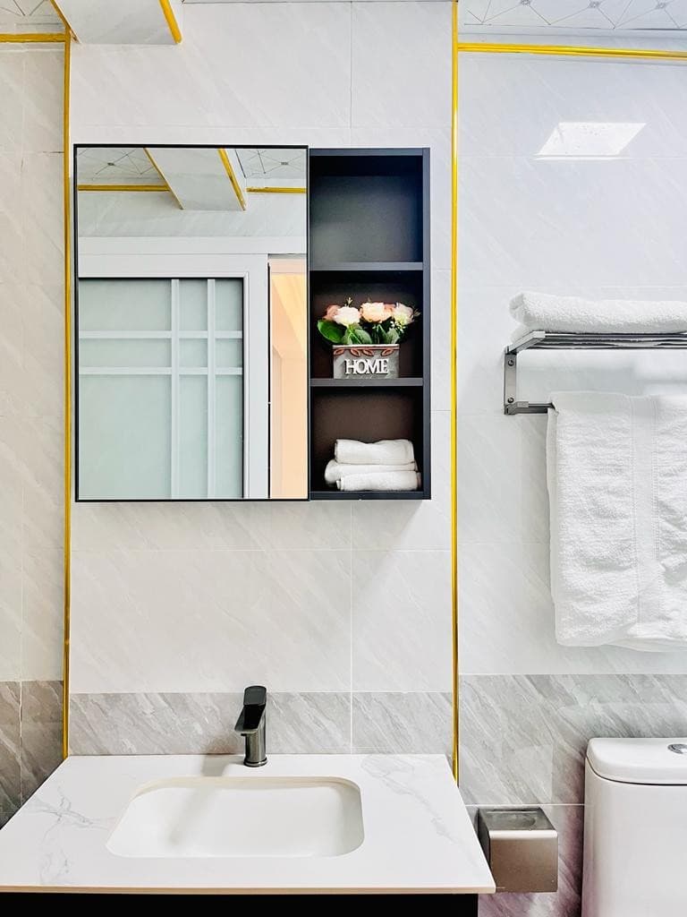 Full bathroom 2 image 1