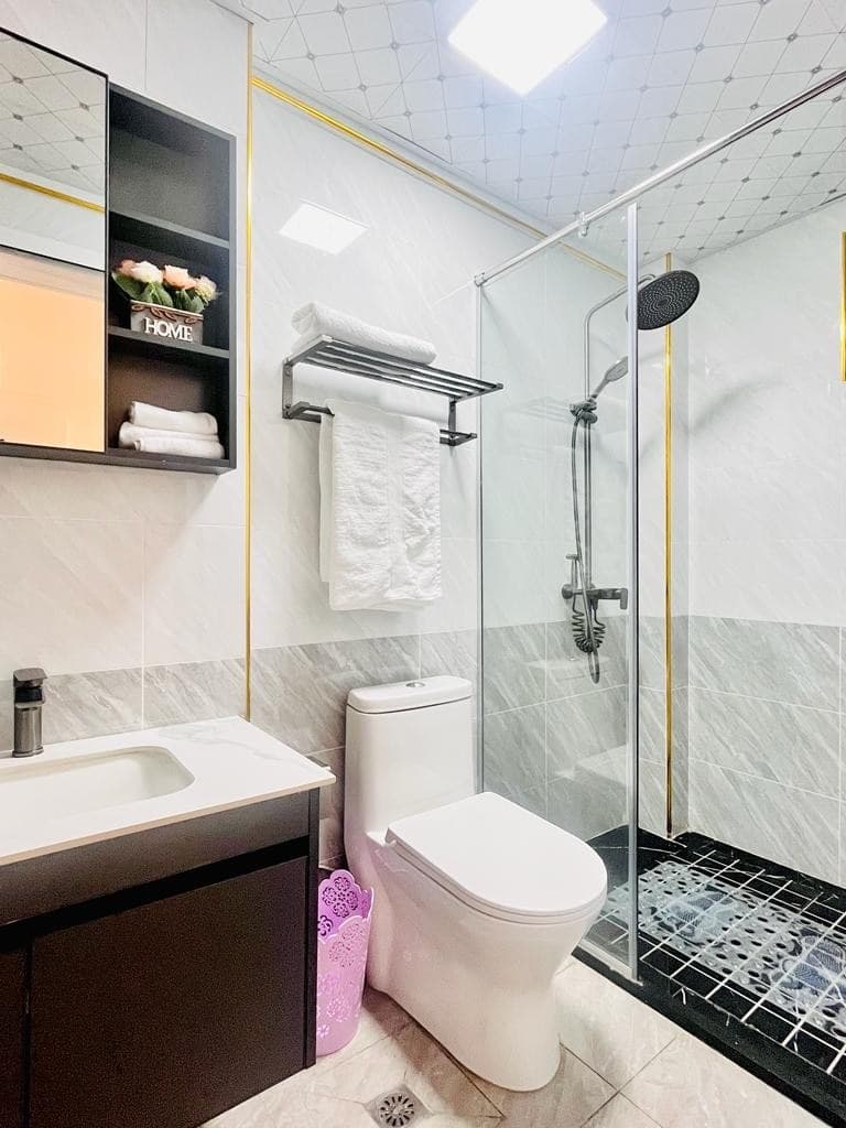 Full bathroom 3 image 1