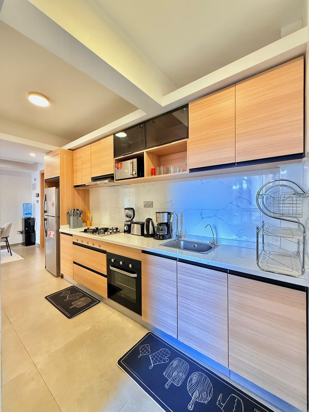 Full kitchen image 1