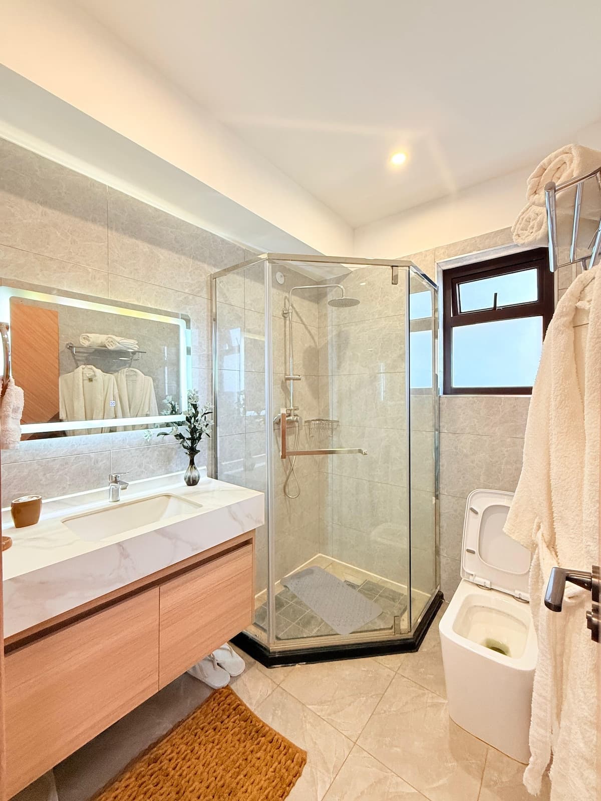 Full bathroom 1 image 1