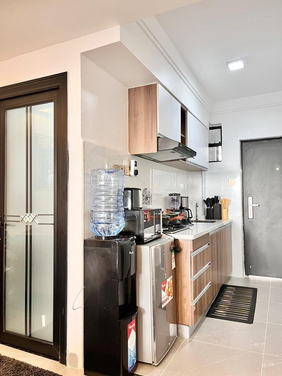 Full kitchen image 1