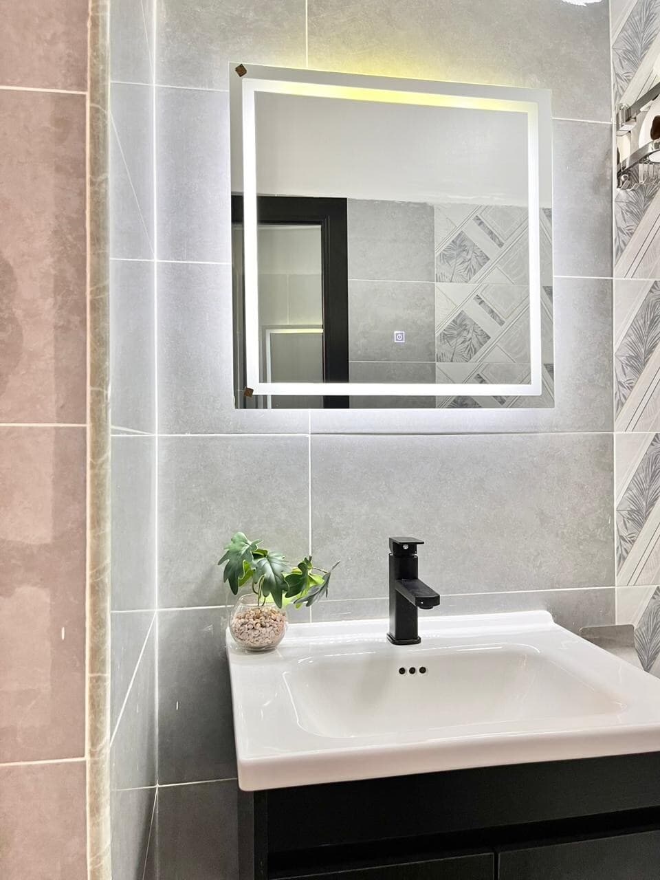 Full bathroom image 1