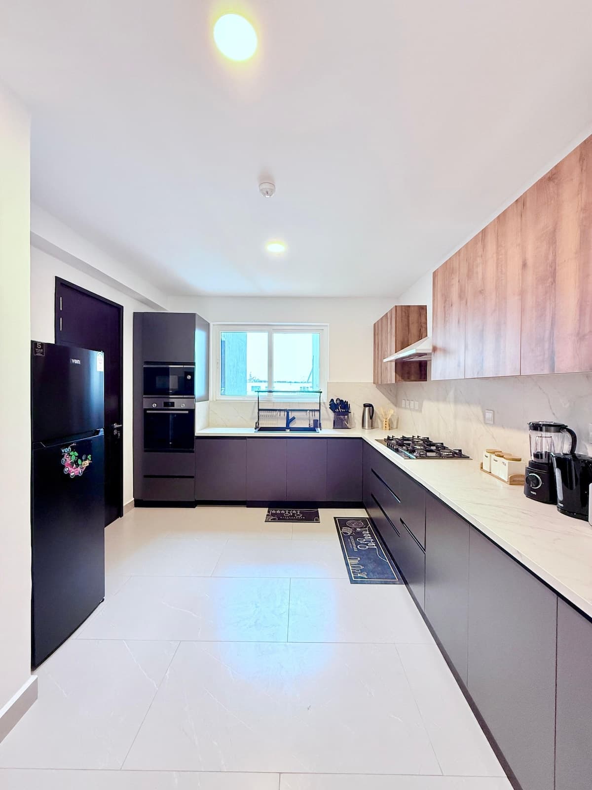 Full kitchen image 1