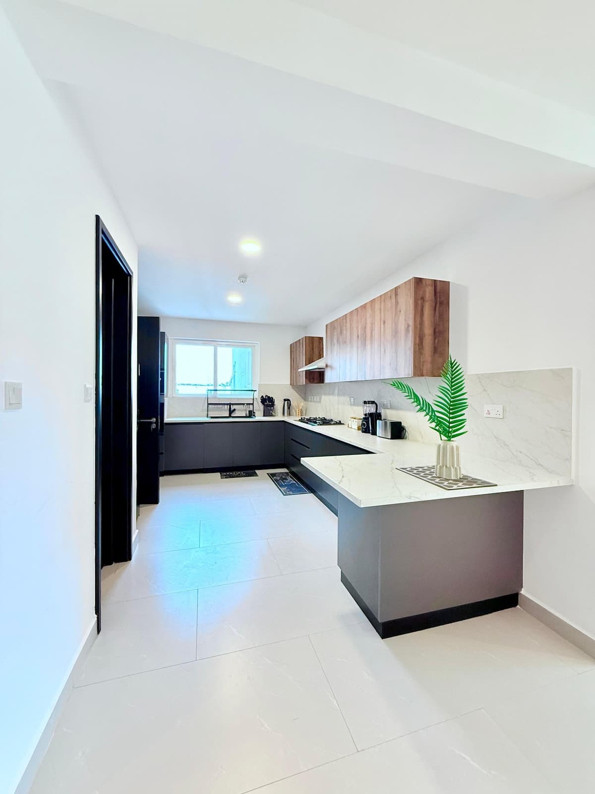 Full kitchen image 2