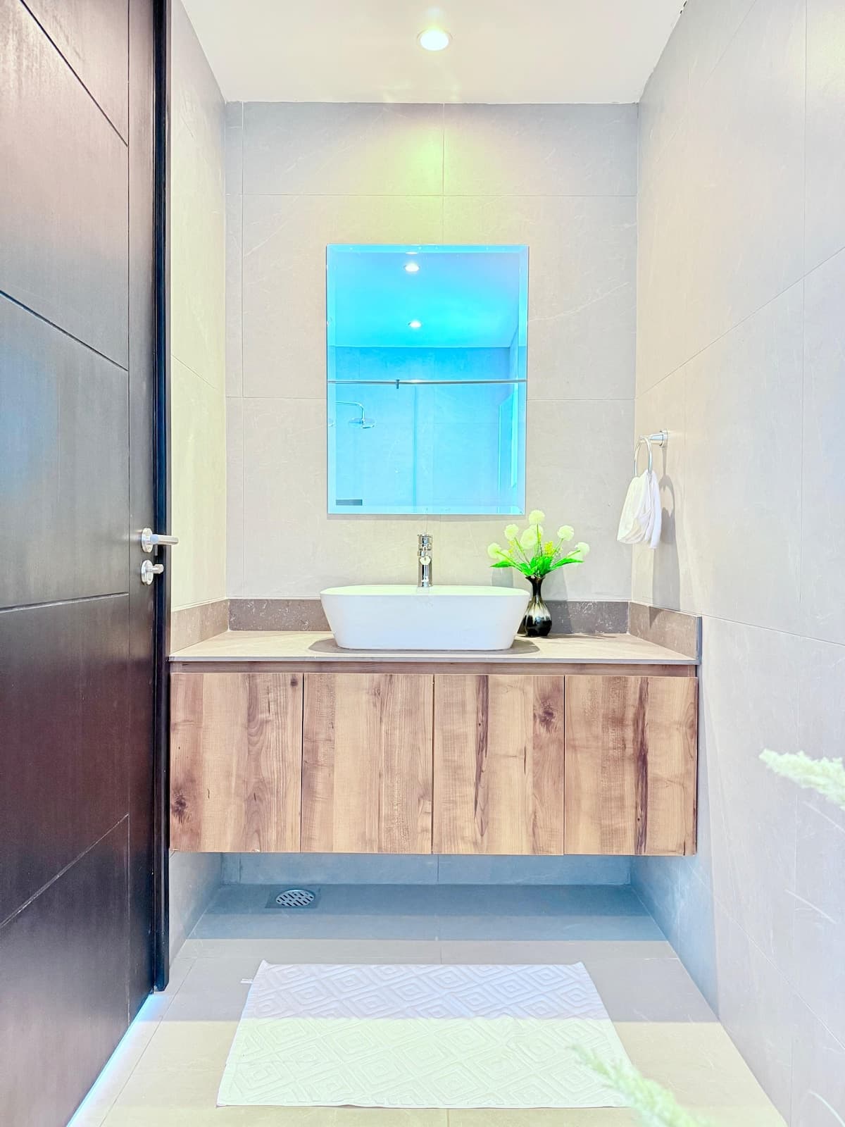 Full bathroom 1 image 3