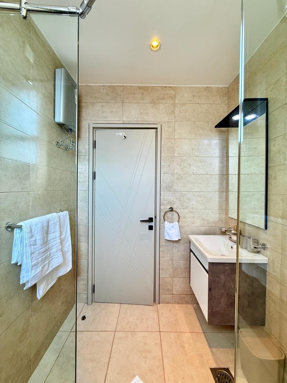 Full bathroom image 2