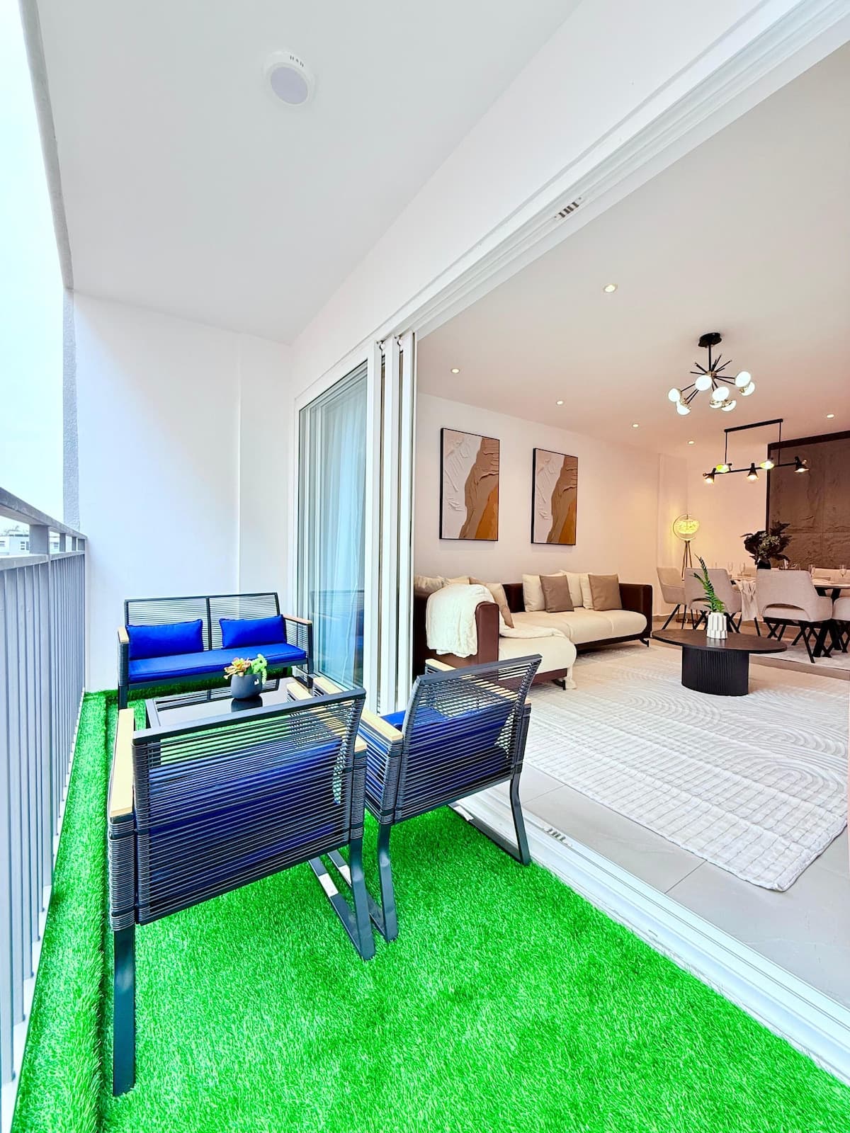 Living room image 10