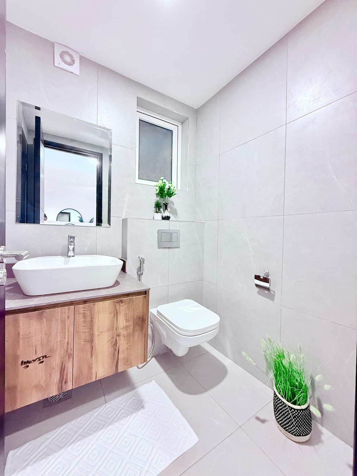 Full bathroom 1 image 1