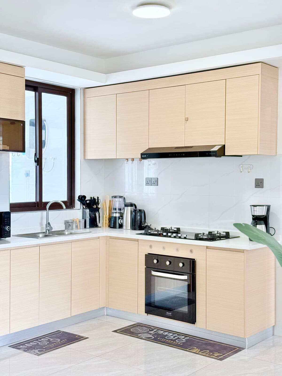 Full kitchen image 1