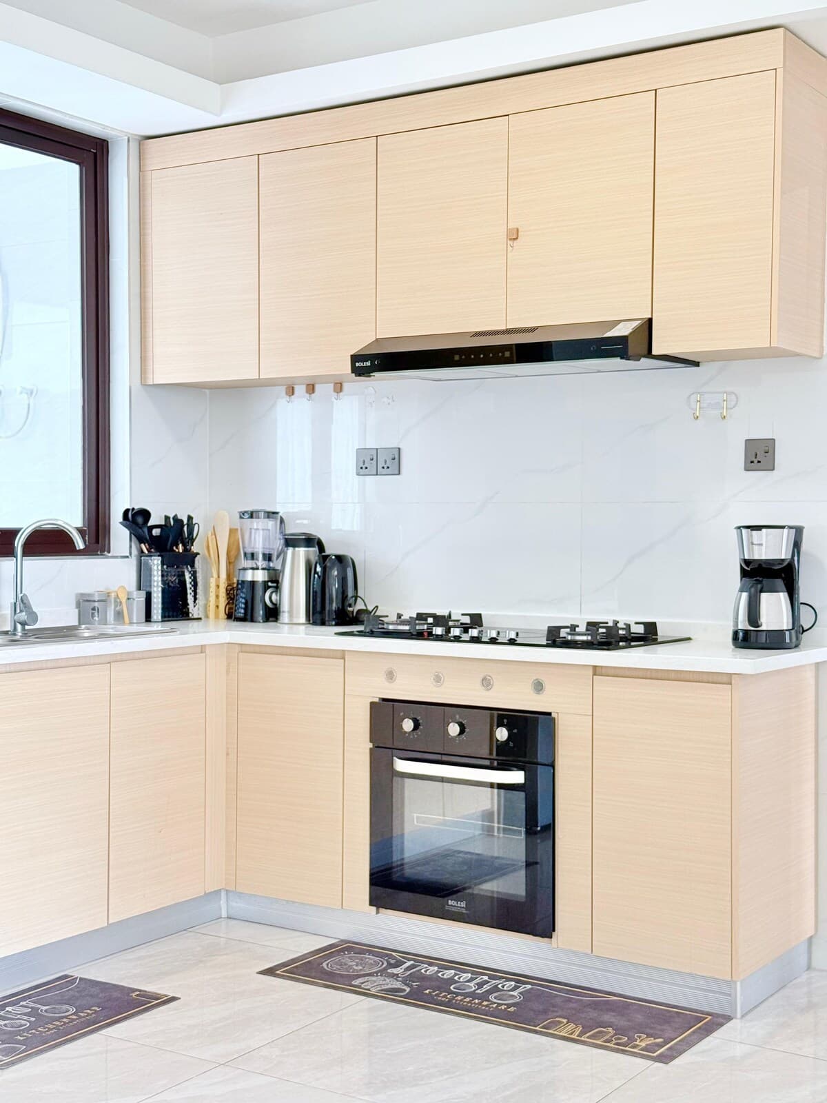 Full kitchen image 2