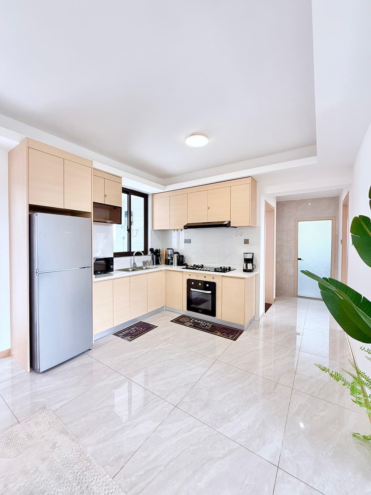 Full kitchen image 3