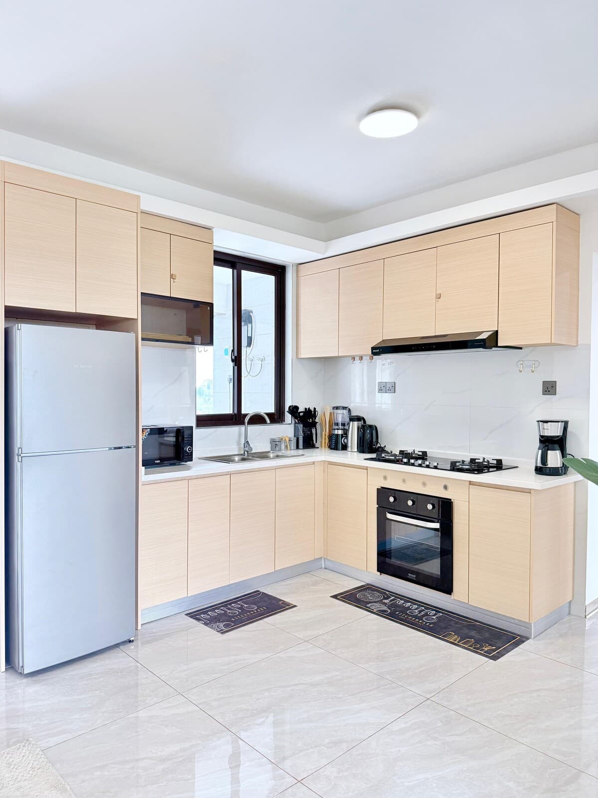 Full kitchen image 4