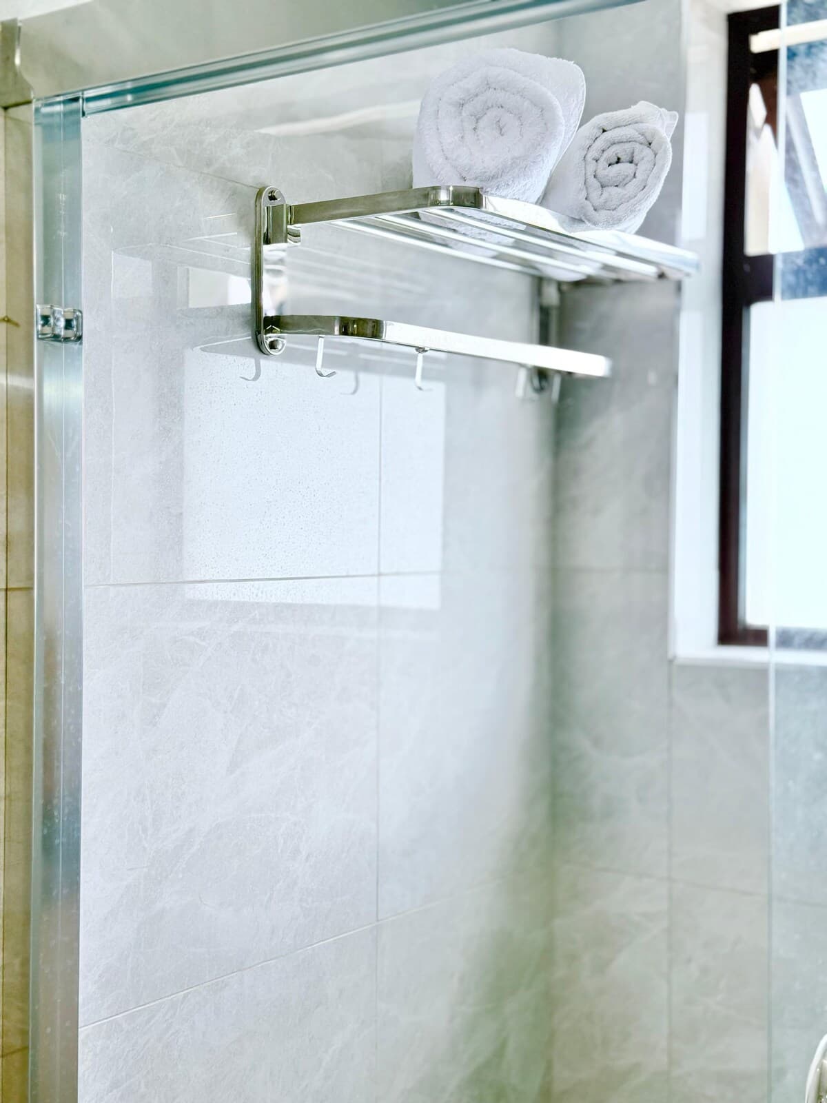 Full bathroom 1 image 1