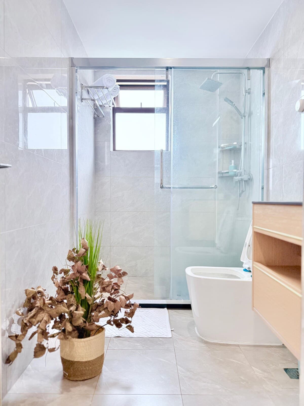 Full bathroom 1 image 2