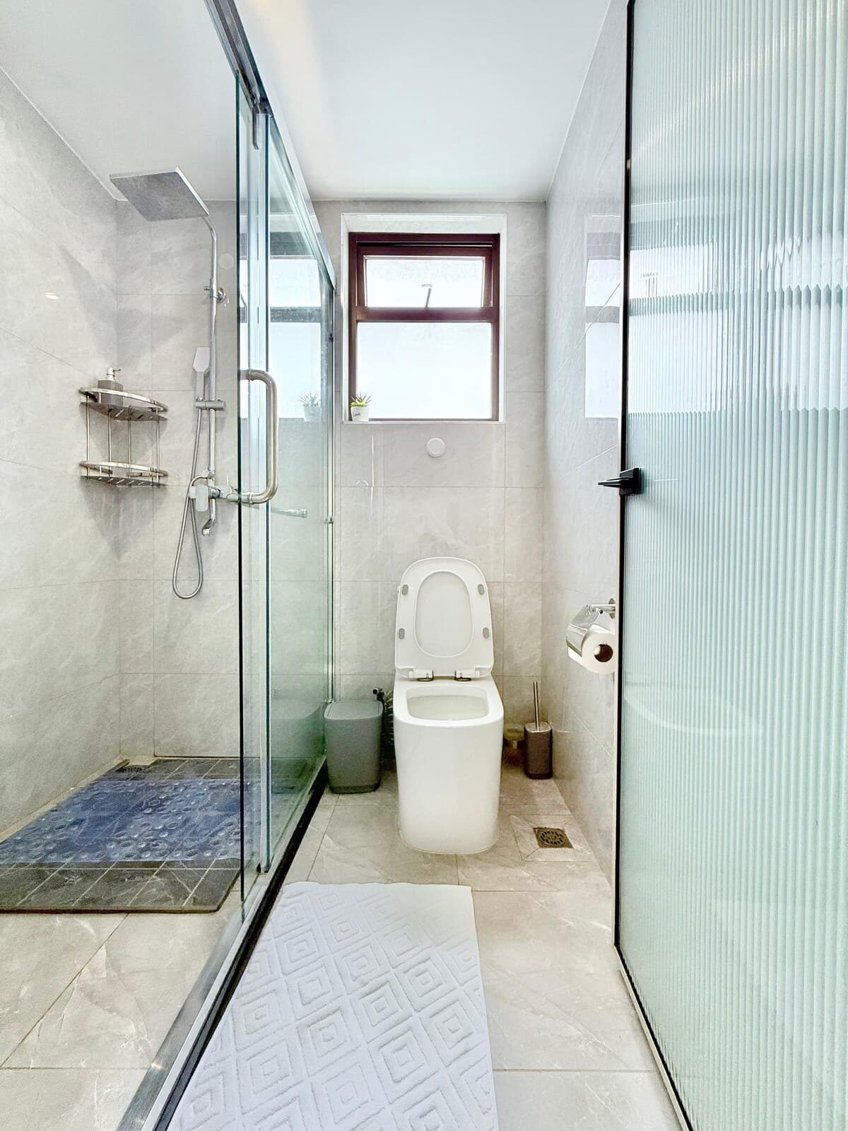 Full bathroom 1 image 4