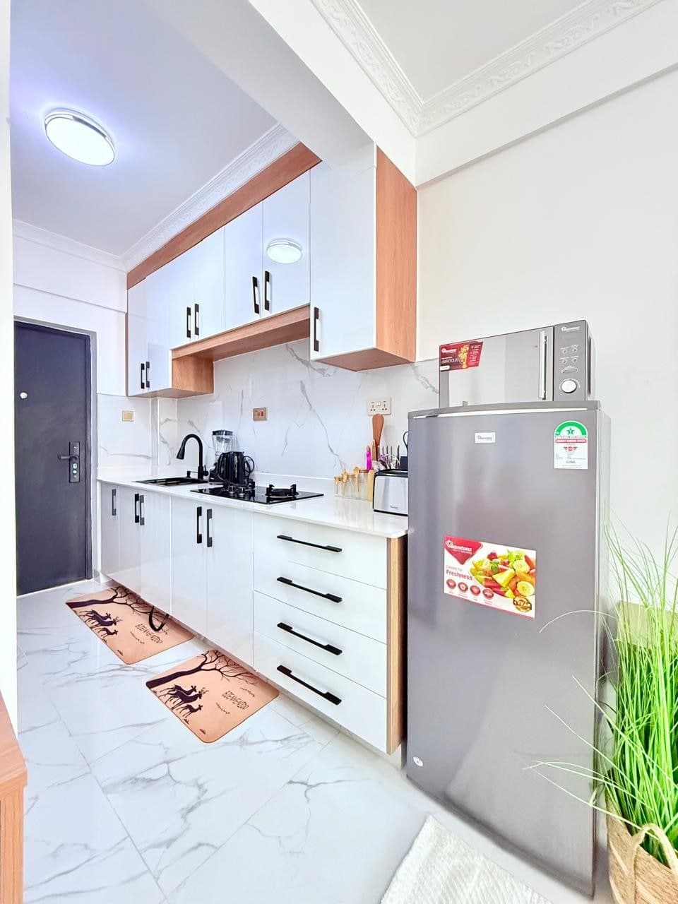 Full kitchen image 1