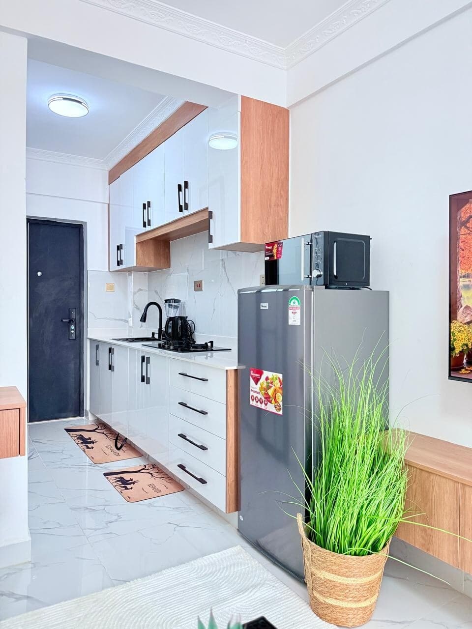 Full kitchen image 2